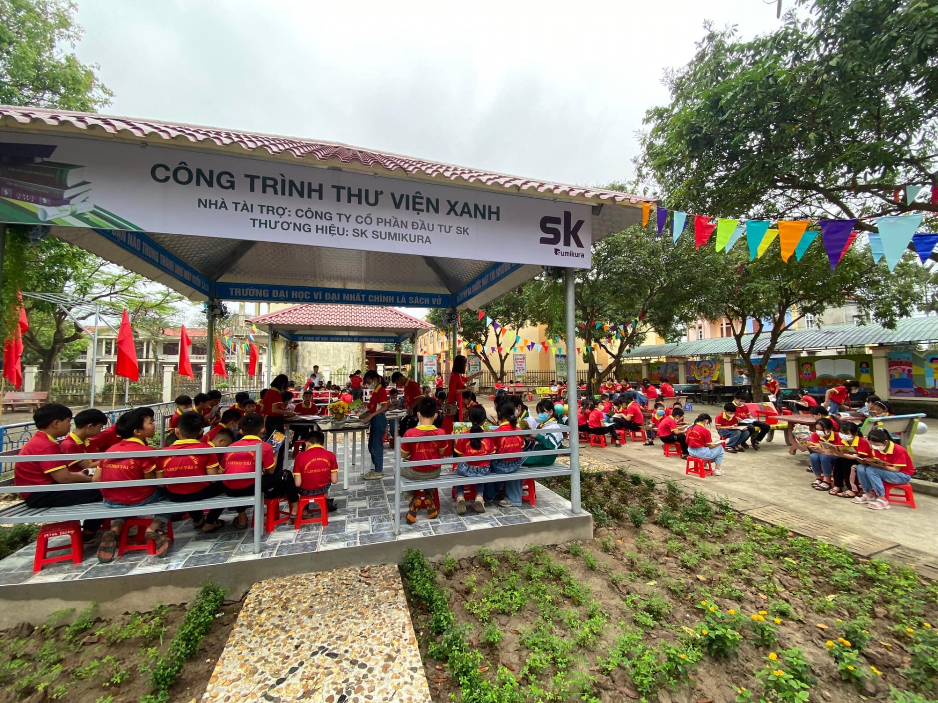 Trường TH Minh Tân đón nhận Thư Viện Xanh do SK Sumikura trao tặng - Sự kiện